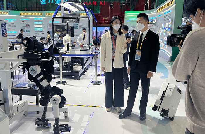 會展 | 程天康復(fù)外骨骼亮相進博會，展「中國這十年」對外開放成就