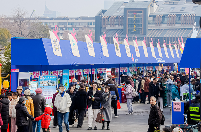科技年貨暖人心！外骨骼機器人亮相浙江新春消費季，助力銀發族自在行走