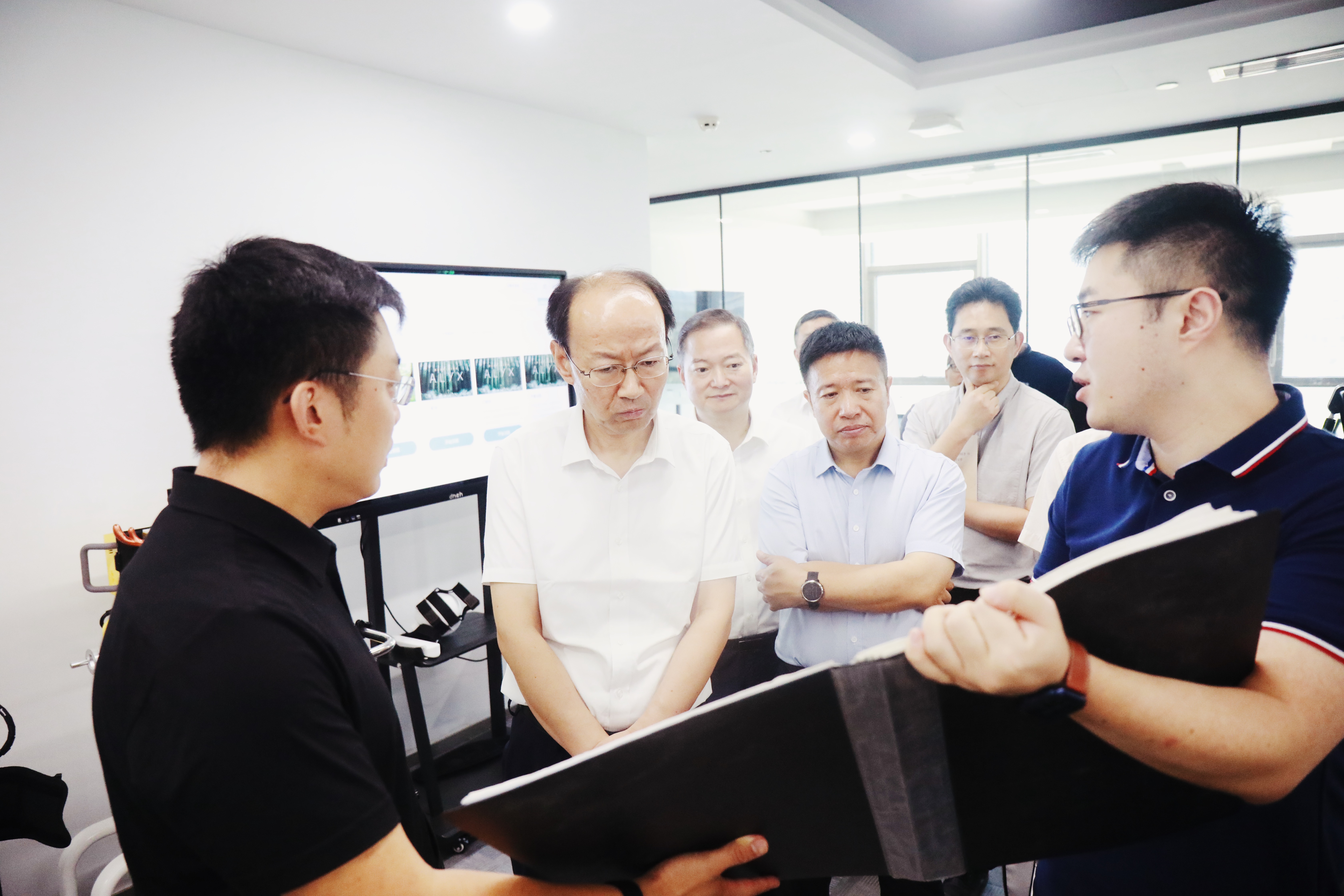 領導關懷 | 中國殘聯理事長周長奎帶隊蒞臨程天科技指導工作